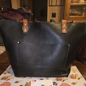 Portland Leather Pebbled Black Lg Zip Tote